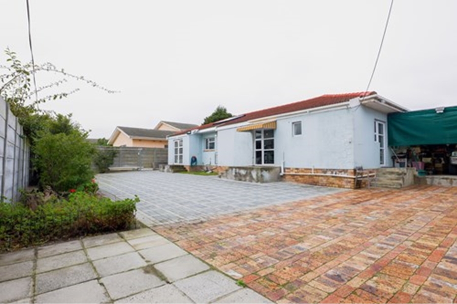 To Let 4 Bedroom Property for Rent in Monte Vista Western Cape